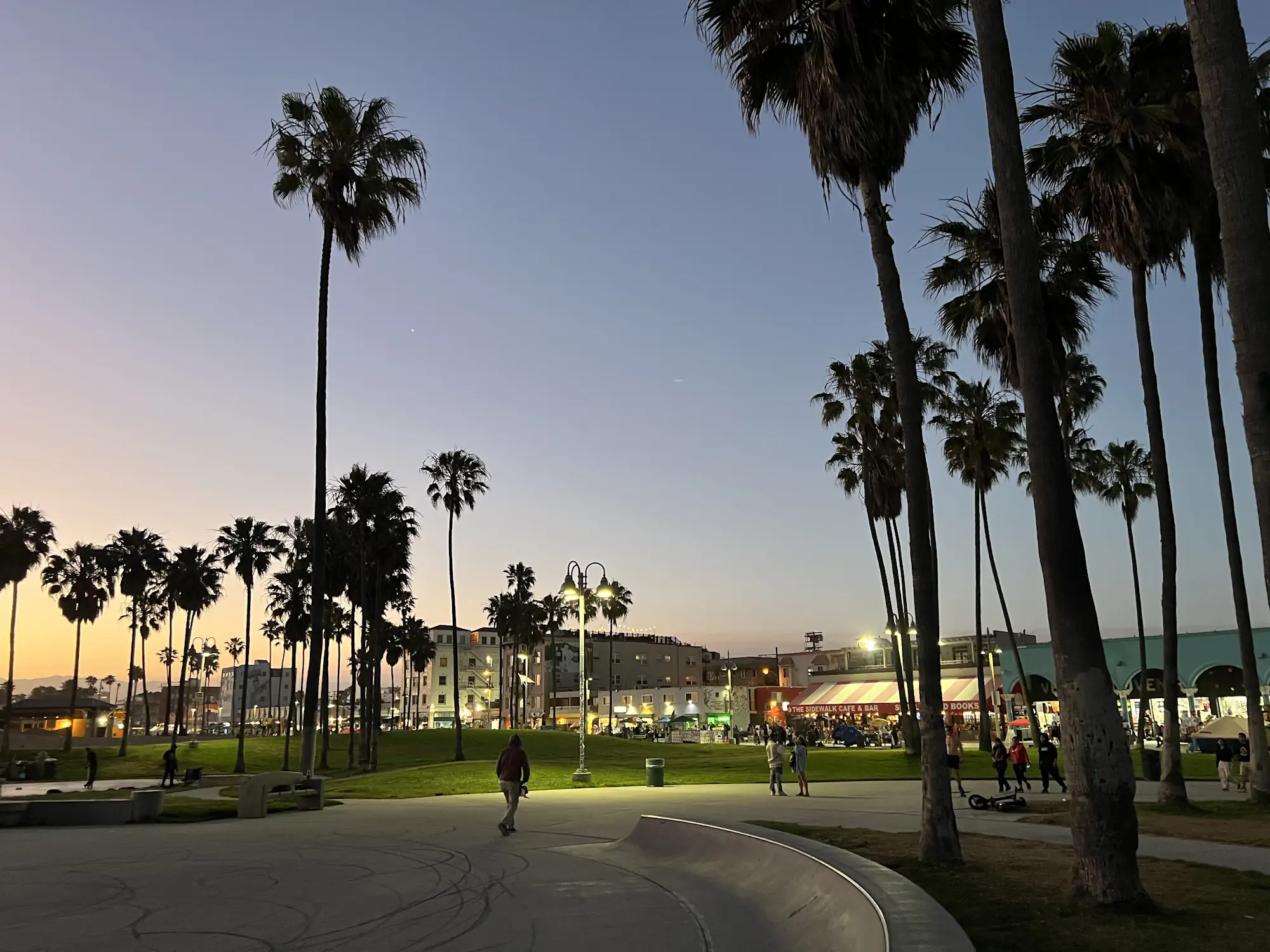 The Most Romantic Date Spots in Venice, CA - LA Date Ideas